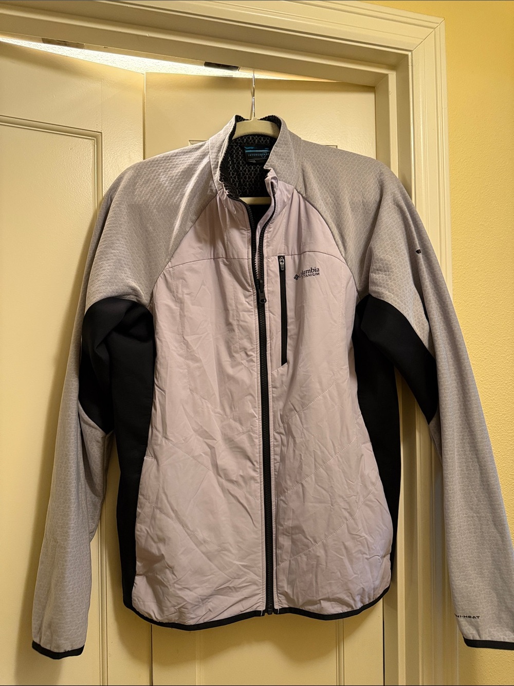 Columbia Men's Light Gray and Black Performance Softshell Jacket